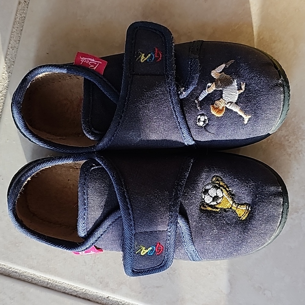 Todler shoes by Becks size 27 EU, equivalent to infants US 10